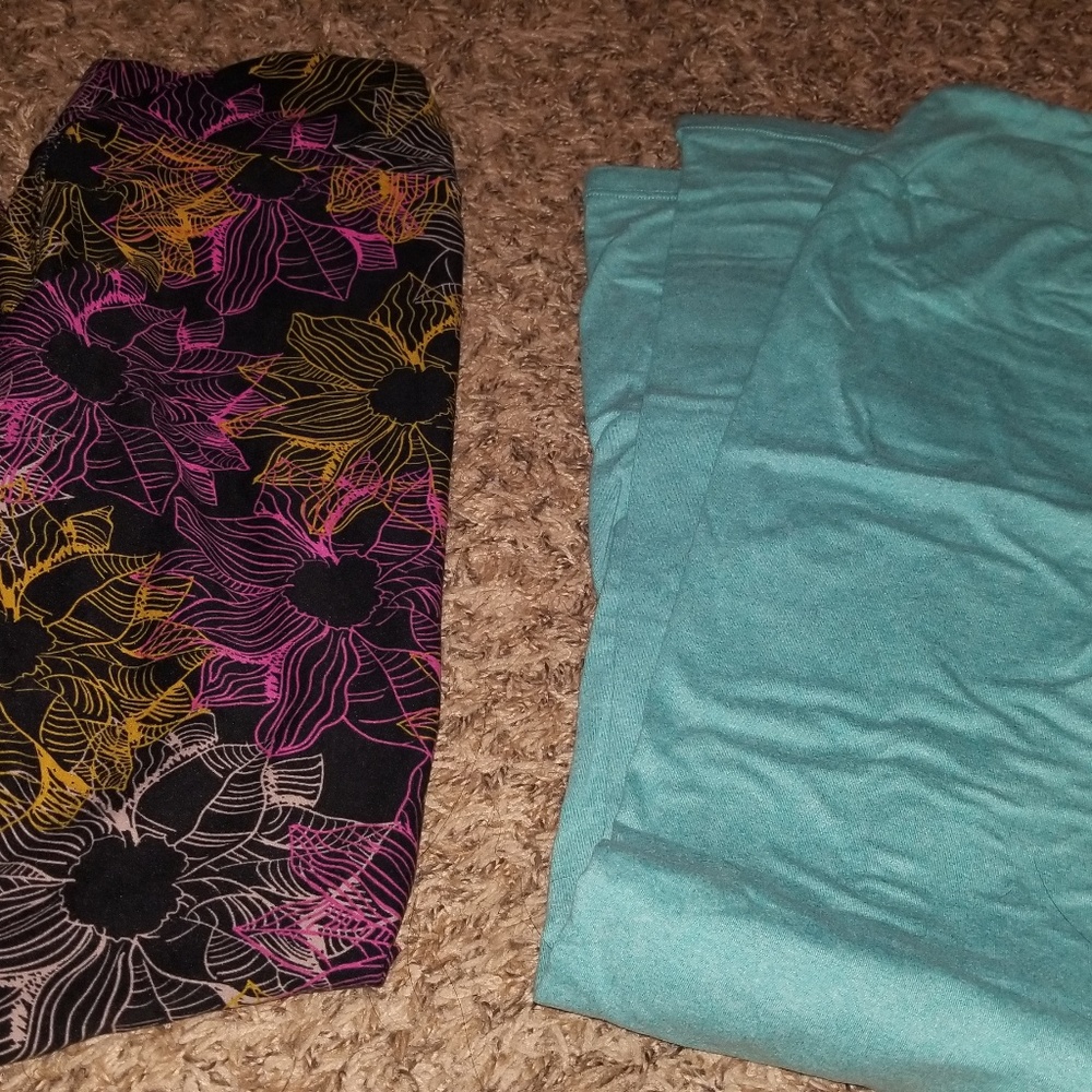 2 pairs of Lularoe leggings